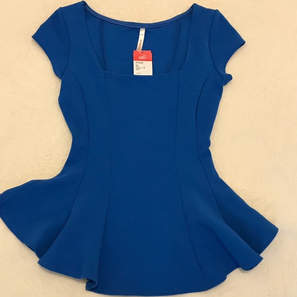 Tops - Blue form flattering blouse
